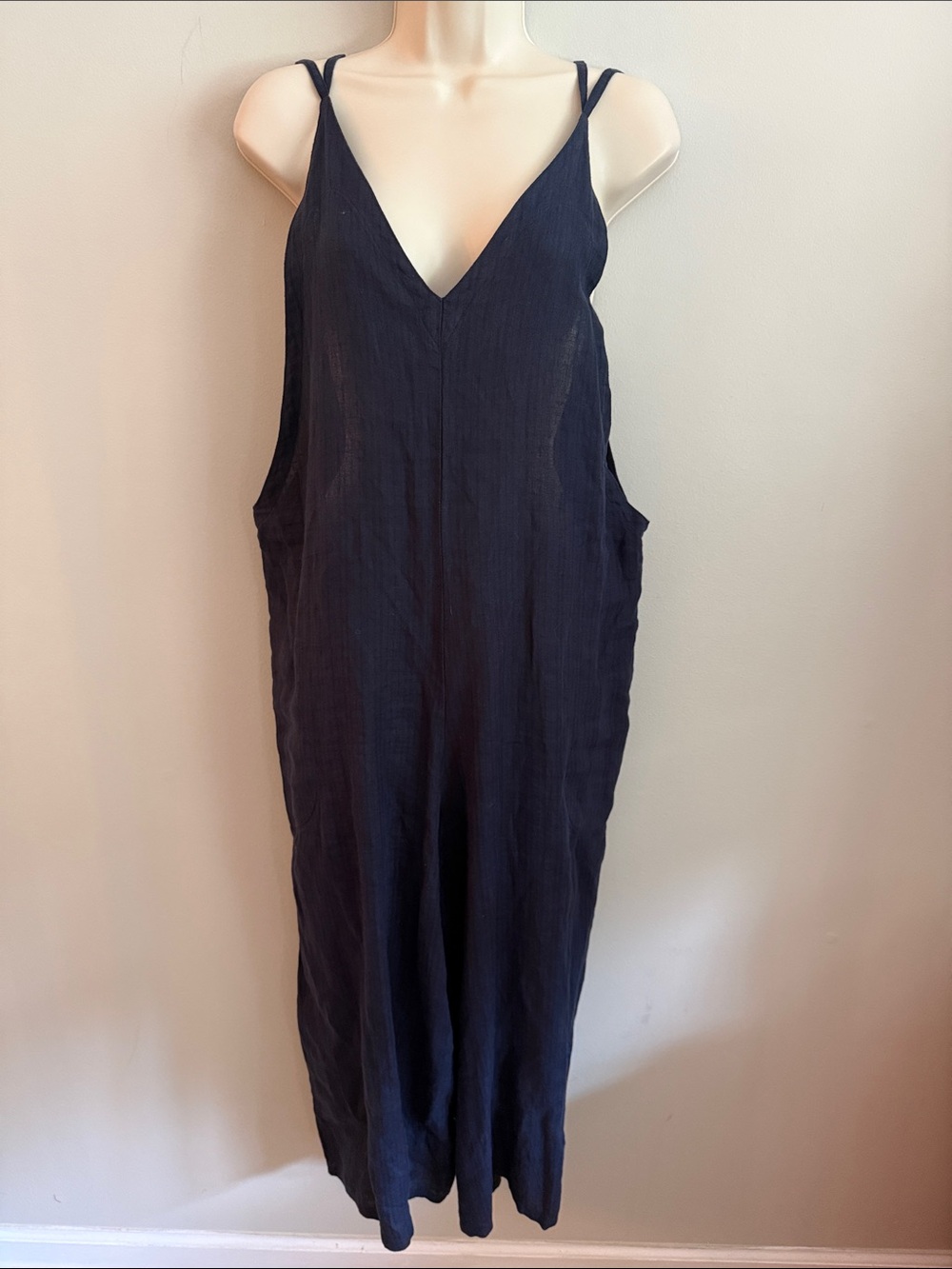 Linen Navy Cropped Jumpsuit with V-Neck Fresh Laundry size medium